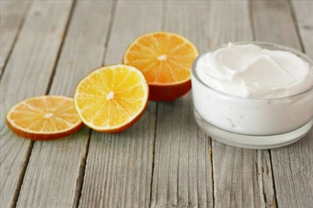 Bôi vitamin C có thể giúp làm đẹp da mặt hay không?