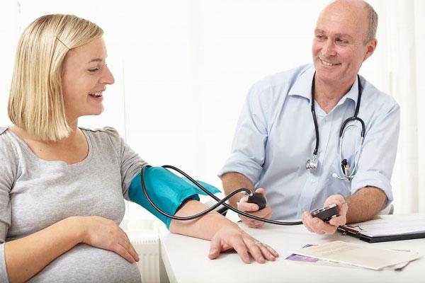 Xử trí tăng huyết áp thai kỳ an toàn cho mẹ và thai nhi