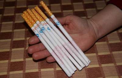 “Kẹo thuốc lá” đang đầu độc trẻ em, các mẹ cẩn trọng khi cho con ăn những thứ quà này nhé!