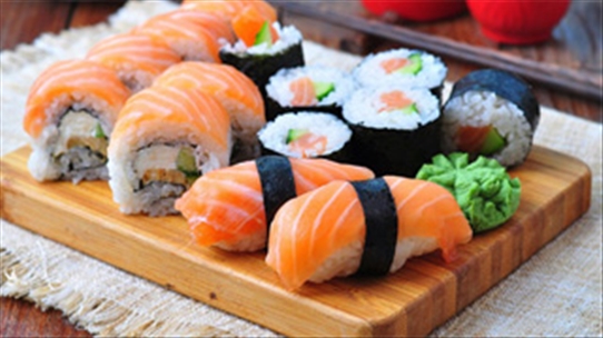 Chuyên gia cảnh báo: Những con giun sống trong ruột có thể ẩn nấp trong món sushi yêu thích của bạn