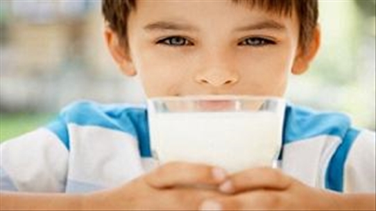 Có phải uống sữa nhiều thì trẻ em sẽ phát triển chiều cao?