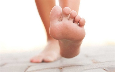 Nguyên nhân khiến ngón chân co rút thường xuyên và cách điều trị