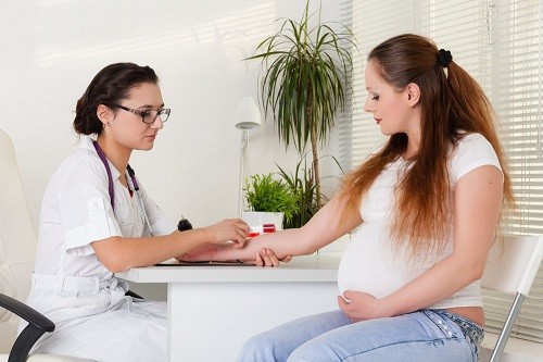 Các xét nghiệm máu trong thai kỳ để biết sức khỏe của mẹ và thai nhi