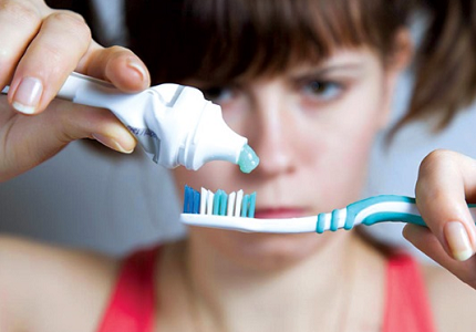 Nguy hiểm khôn lường từ bàn chải đánh răng ảnh hưởng tới sức khỏe của bạn