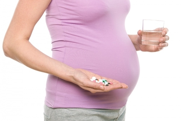 Mách nhỏ những loại thuốc bà bầu cần uống để sinh con không dị tật