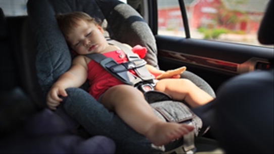 Cảnh báo: Ngủ trong ghế ngồi ô tô có thể khiến trẻ em đột tử