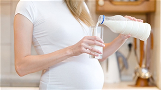 Uống sữa bầu khi mang thai: Không phải cứ nhiều là tốt đâu nhé các mẹ