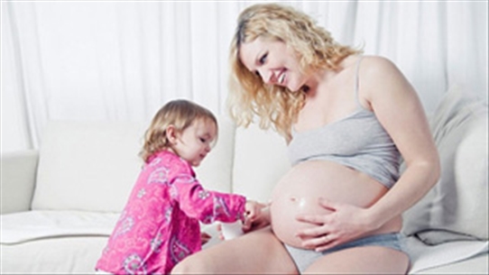Mách nhỏ các chị em phụ nữ cách giảm phù nề khi mang thai