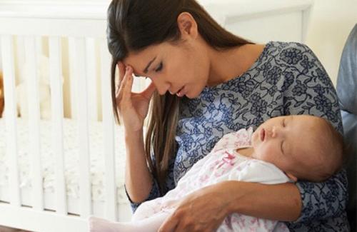 4 dấu hiệu bệnh trầm cảm sau sinh đừng bỏ qua để tránh hại cả mẹ lẫn con - Các bạn tham khảo nhé!