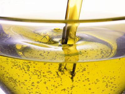 Thói quen sử dụng dầu ăn liệu có tốt hơn dùng mỡ không?