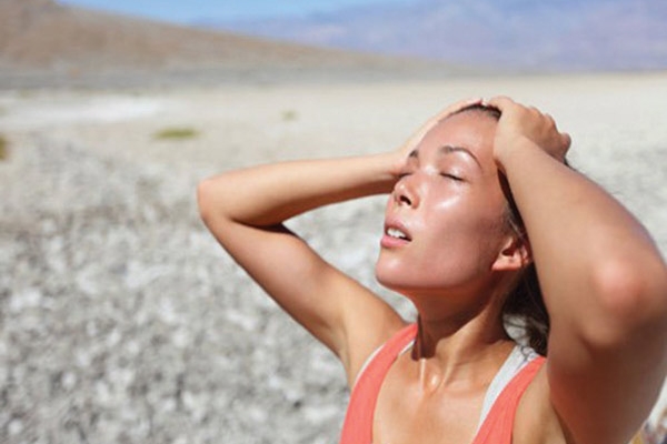 Làm thế nào để tránh nhức đầu trong những ngày nóng bức?