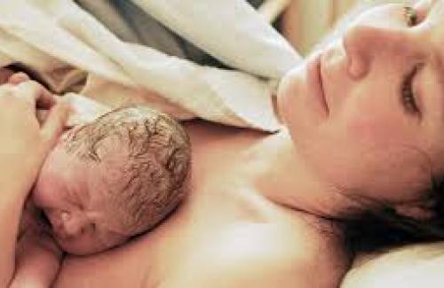 Những việc có lợi mẹ nhất định phải làm cho bé ngay sau sinh