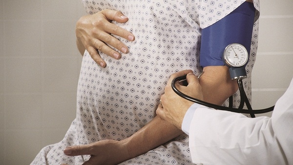 Các vấn đề về huyết áp ở phụ nữ có thai ảnh hưởng đến sức khỏe