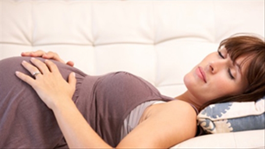 Một số bước để mẹ bầu hạn chế tác động tiêu cực khi ngủ