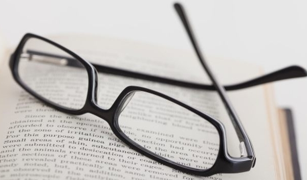 6 dấu hiệu chứng tỏ bạn cần phải cân nhắc việc đeo kính
