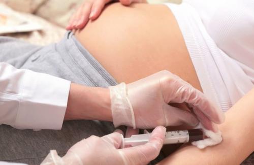 Sức khỏe sinh sản: Chị em nên xét nghiệm máu khi mang thai để phòng các bệnh nguy hiểm
