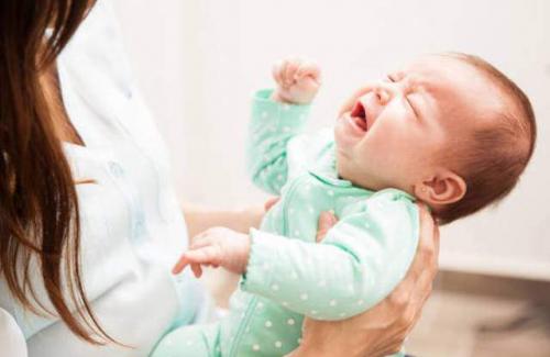 Trẻ 1 tháng tuổi bị táo bón mẹ nên làm gì để trẻ hết bệnh?