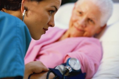 Người cao tuổi thận trọng khi có huyết áp thấp có thể xảy ra