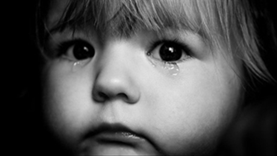 Tại sao trẻ con lại hay khóc? Các mẹ cần tránh những điều sau?