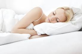 Ngủ nghiêng về bên trái mang lại nhiều lợi ích cho sức khỏe