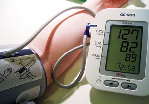 Quá tin máy đo huyết áp điện tử - Coi chừng đột quỵ có thể xảy ra bất kỳ lúc nào