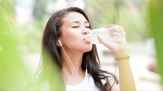 Uống nước như thế nào là đúng cách ngày nắng nóng, bạn có biết?