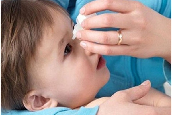 5 điều quan trọng cha mẹ cần làm khi con bị đau mắt đỏ