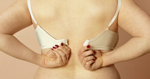 5 thói quen xấu khiến ngực mau chảy xệ các bạn nữ cần tránh