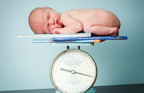Mẹ bầu nên biết: Cân nặng trẻ sơ sinh bao nhiêu là hợp chuẩn?