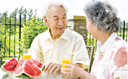 Ăn uống ngày hè với người cao tuổi như thế nào cho phù hợp