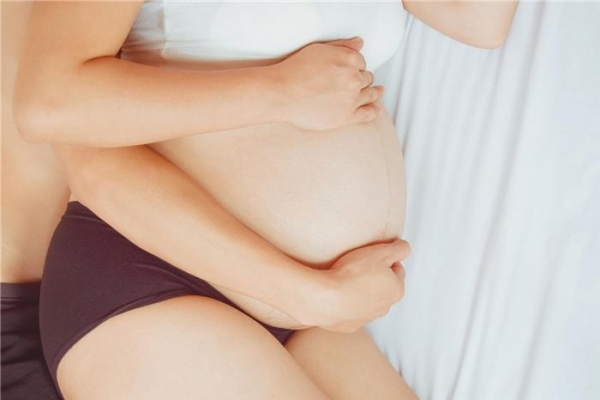Mang thai có nên ngừng quan hệ tình dục hay không?