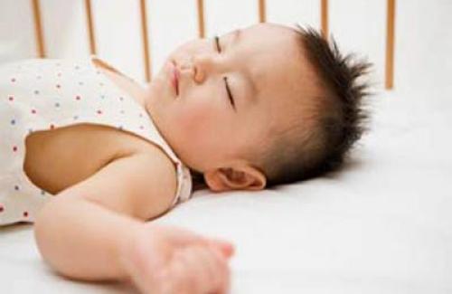 Trẻ sơ sinh ra nhiều mồ hôi trộm khi ngủ - Dấu hiệu cảnh báo những căn bệnh có nguy cơ tử vong cao