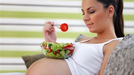 Trẻ nhỏ có thể kén ăn vì lúc thai kỳ ăn uống cầu kỳ