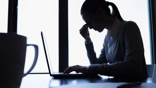 Bí quyết tránh đau đầu hữu hiệu khi ngồi làm việc với máy tính