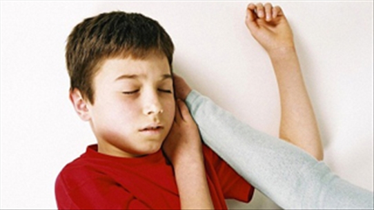 Tham khảo ngay: Cha mẹ nên làm gì khi trẻ lên cơn động kinh?