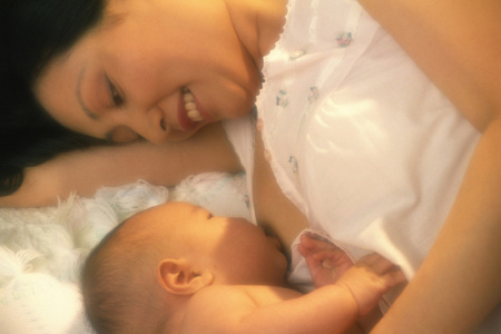 Thủng dạ dày ở trẻ sơ sinh, làm gì để phát hiện sớm?