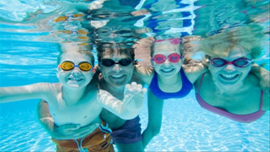 Những đối tượng cần tránh xa bể bơi để bảo vệ sức khỏe
