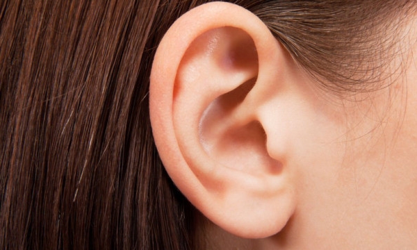 Cấy ghép “tai nghe sinh học”: Một cuộc cách mạng cho người khiếm thính?