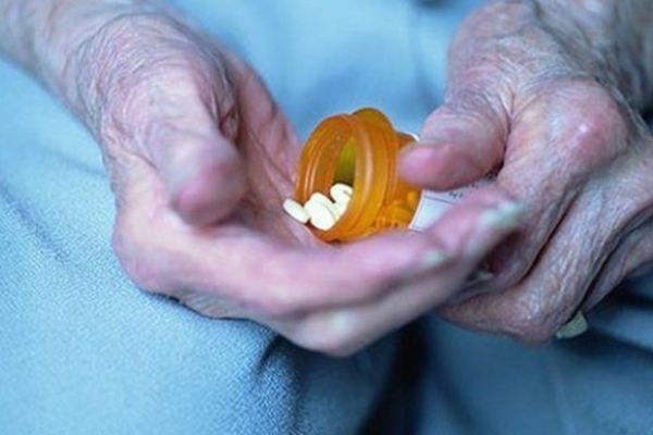 Những khuyến cáo tai biến thuốc ở người cao tuổi cần đề phòng