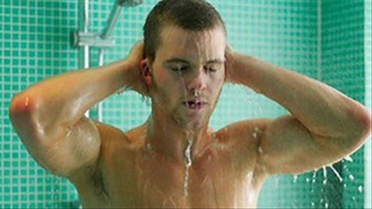 Tắm nước nóng có thể là nguyên nhân gây vô sinh ở nam giới