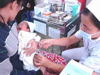 Những phản ứng có thể gặp khi trẻ sơ sinh tiêm vaccin viêm gan B