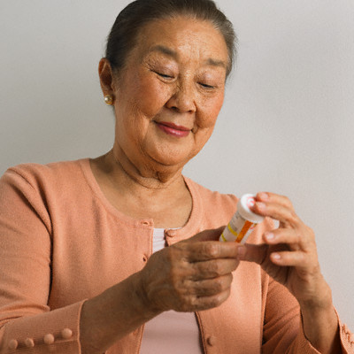 4 lời khuyên dùng thuốc an toàn cho người cao tuổi bạn nên biết