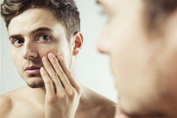 5 dấu hiệu trên khuôn mặt tố bạn thiếu vitamin rõ như ban ngày