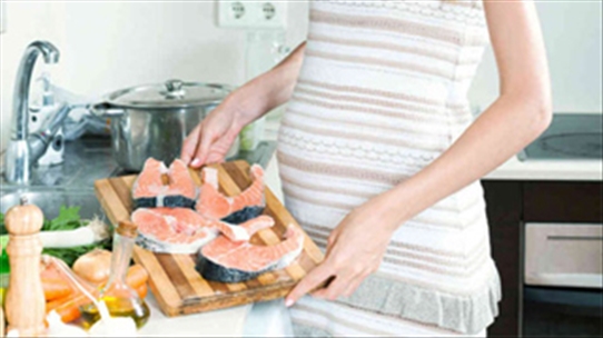 Cẩn trọng mẹ bầu có thể hấp thụ thủy ngân khi ăn cá