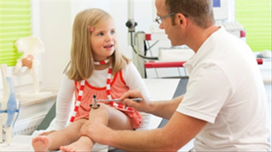 Bệnh: Trẻ bị nhức mỏi chân là dấu hiệu của bệnh gì?