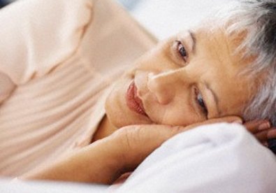 Mách nhỏ bài thuốc giúp người lớn tuổi xóa tan nỗi lo mất ngủ