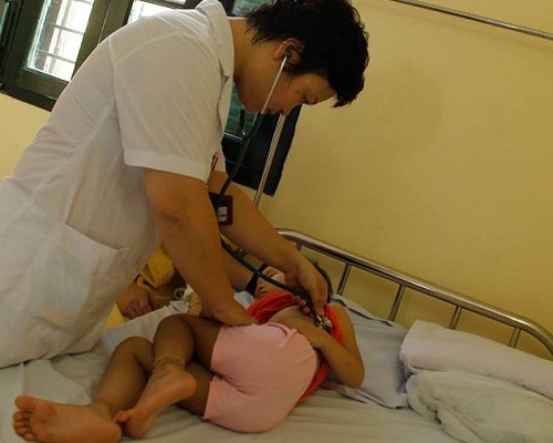 Cảnh báo: Nhiều trẻ phải nhập viện vì biến chứng sốt xuất huyết