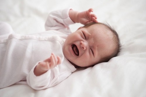 Trẻ giật mình quấy khóc khi ngủ, hiểm họa nghiêm trọng mẹ chớ coi thường