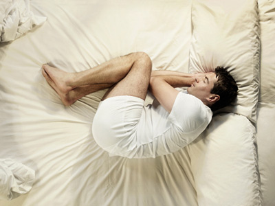 Tư thế ngủ ảnh hưởng như thế nào đến khả năng sinh lý nam giới