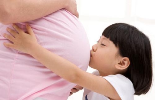Bà bầu: Hốt hoảng vì sau sinh vẫn thấy thai nhi chuyển động